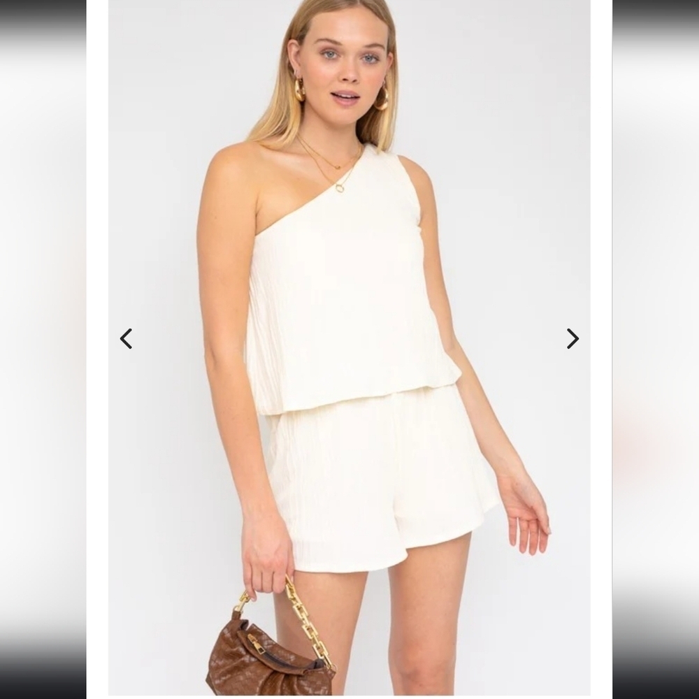 Gilli Sleeveless One Shoulder Layered Top Romper Cream Size Medium